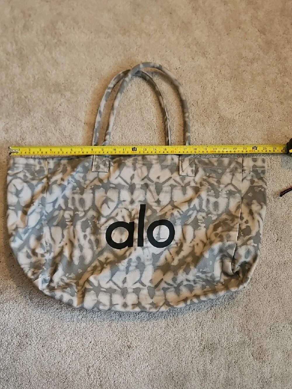 ALO Yoga Sweatshirt and Patterned Tote Bag